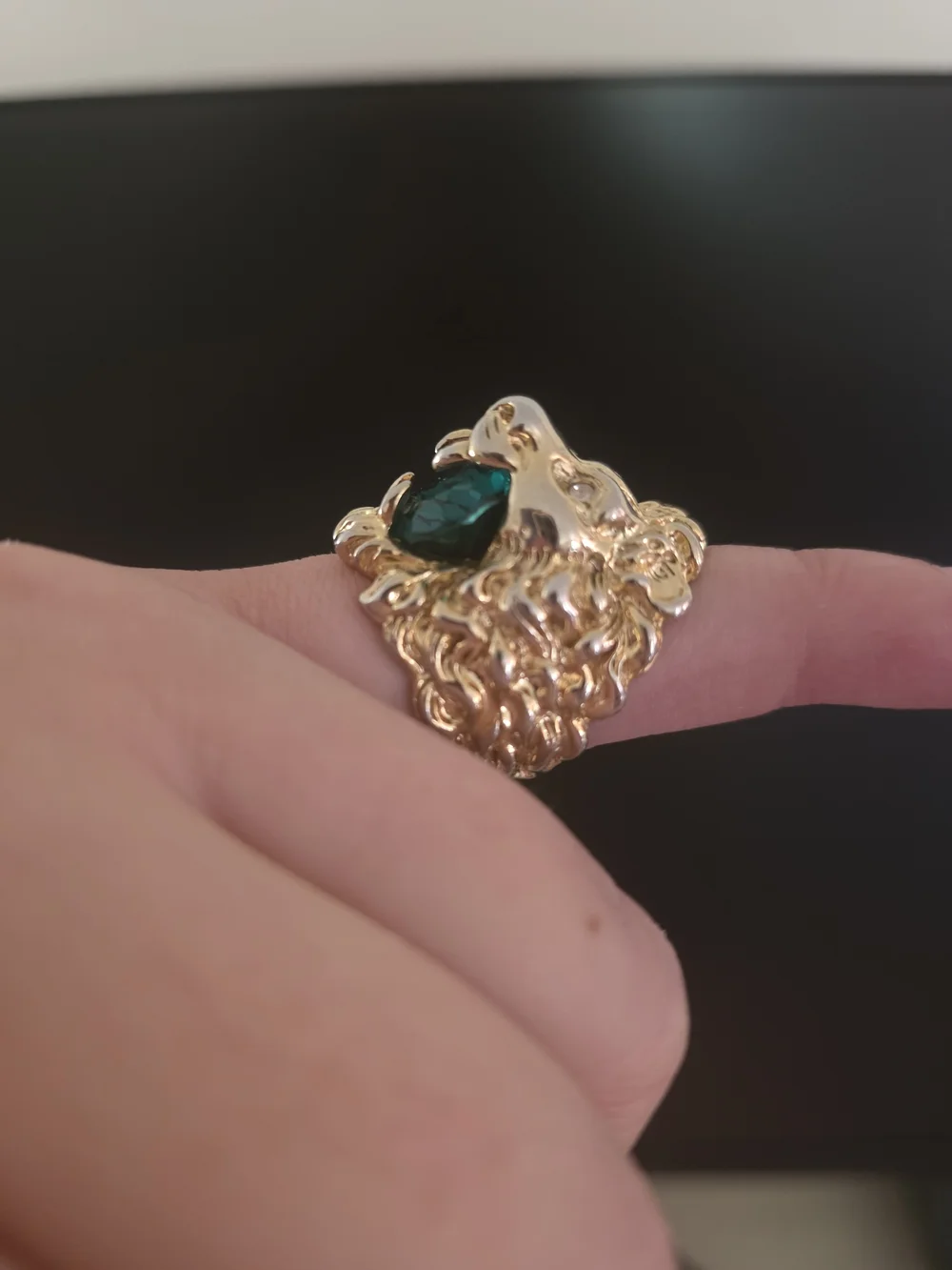 Gucci Lion Head Ring Synthetic Green Emerald Gemstone